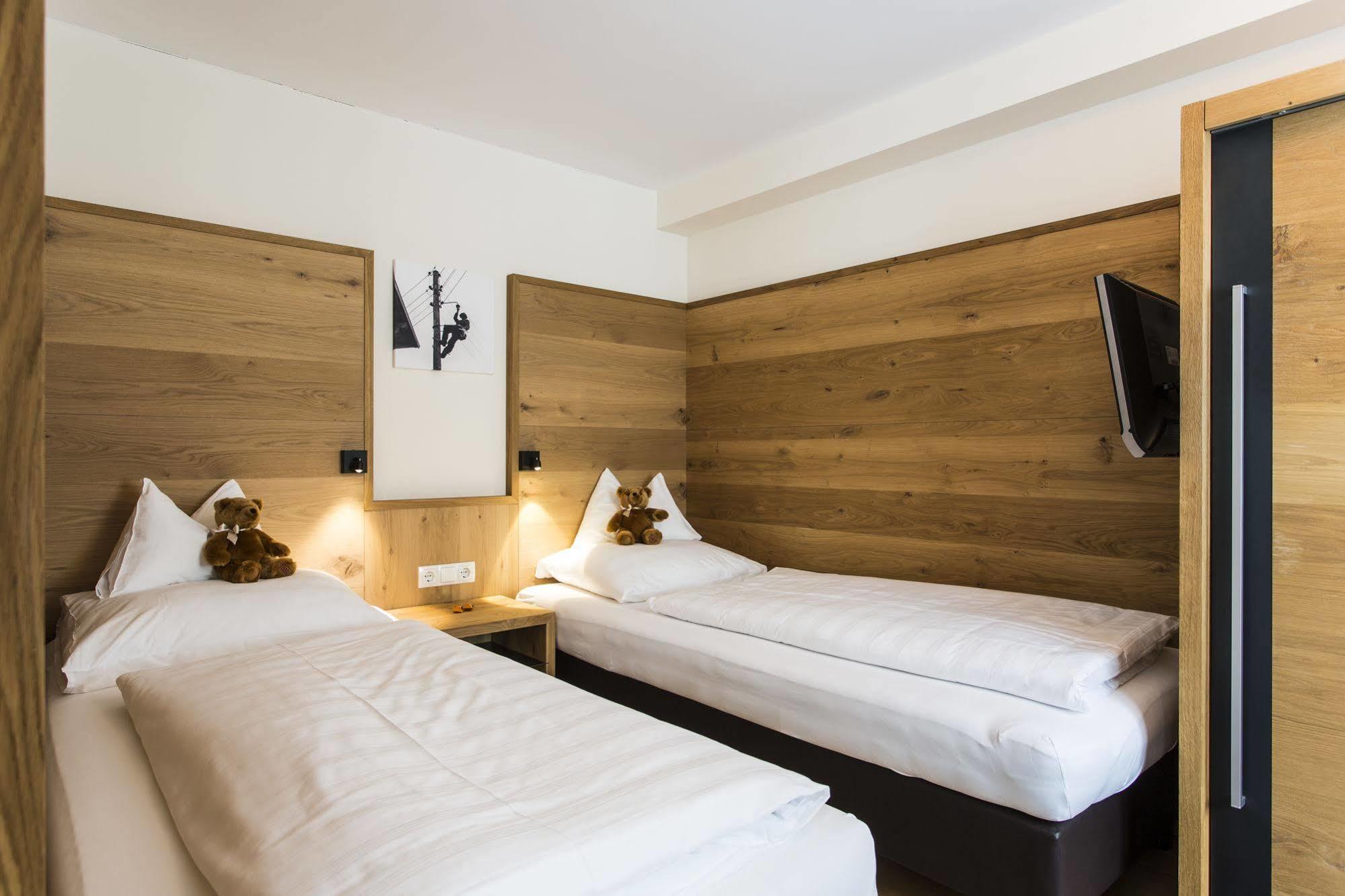 Fliana 4 Hotel 4*